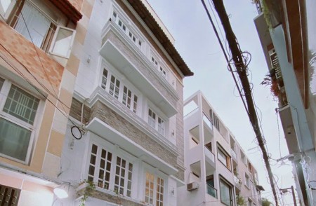 Cần bán gấp căn nhà mặt tiền Huỳnh Mẫn Đạt, Phường 8, Quận 5.