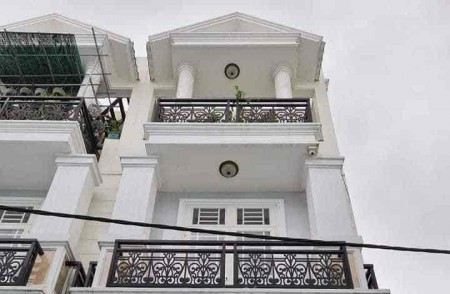 Chính chủ cần cho thuê nhà MT Nguyễn Thị Nhỏ Q5. ( 4 x 17,5m ) 4 lầu giá 32tr/tháng.