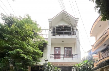 Cho thuê Biệt thự mặt tiền nội bộ đường CMT8 giáp quận 3,10 (DT 8x17m) 2 lầu tiện ở liền