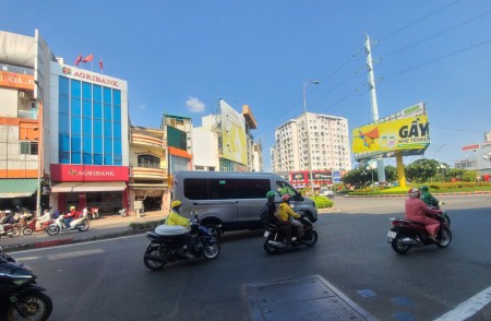 Siêu Vị Trí Mặt Tiền 36 Âu Cơ P.9 Ngay Vòng Xoay Lê Đại Hành DT 6.2 x 25m CN 135m2 Giá Tốt