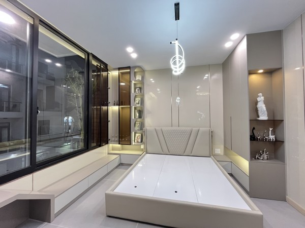 Bán gấp đi định cư đường Hoàng Việt giáp quận 3 (DT 4x20m) 3 tầng tiện ở liền