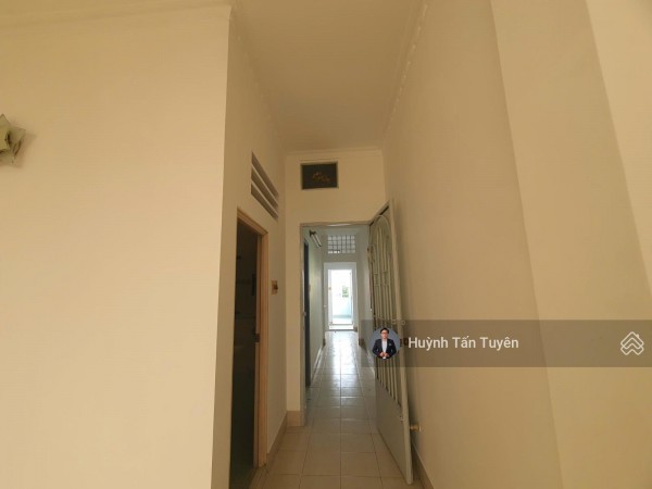 Cho thuê nhà mặt tiền kinh doanh ngay vòng xoay Hậu Giang, 40 triệu, 4.3 x 25m, 5 tầng, view thoáng