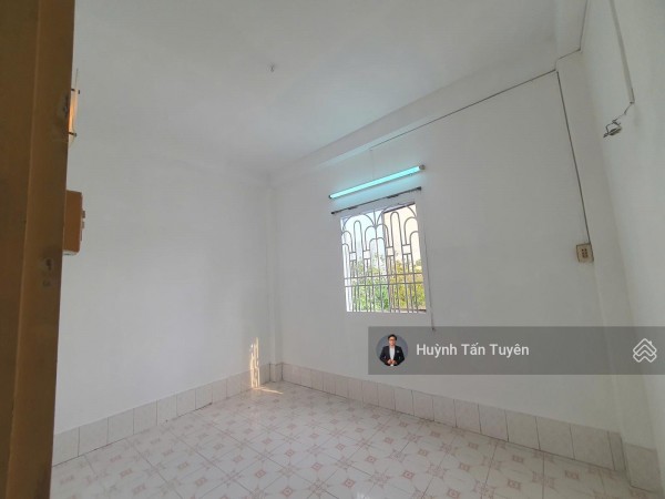 Cho thuê nhà mặt tiền kinh doanh ngay vòng xoay Hậu Giang, 40 triệu, 4.3 x 25m, 5 tầng, view thoáng
