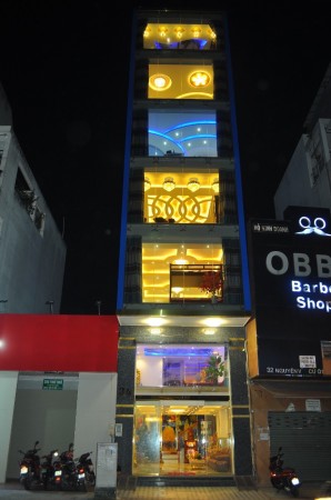 Nhà 4 tầng. Mặt tiền Nguyễn Chí Thanh, Quận 5, gần góc Sư Vạn Hạnh DT 4.2 X21m.