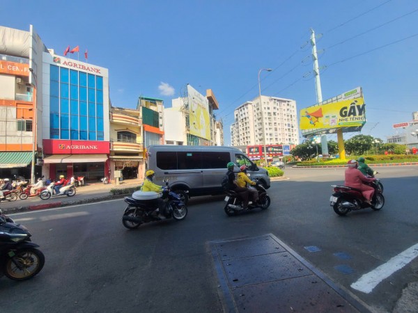 Siêu Vị Trí Mặt Tiền 36 Âu Cơ P.9 Ngay Vòng Xoay Lê Đại Hành DT 6.2 x 25m CN 135m2 Giá Tốt